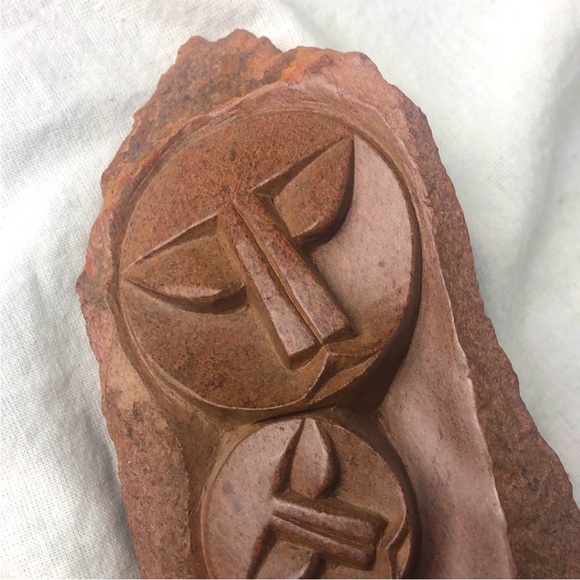 Shona Red Stone Parent & Children Sculpture - Picture 6 of 10